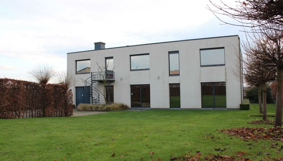 Prachtig pand in midden van vuilnisbelt